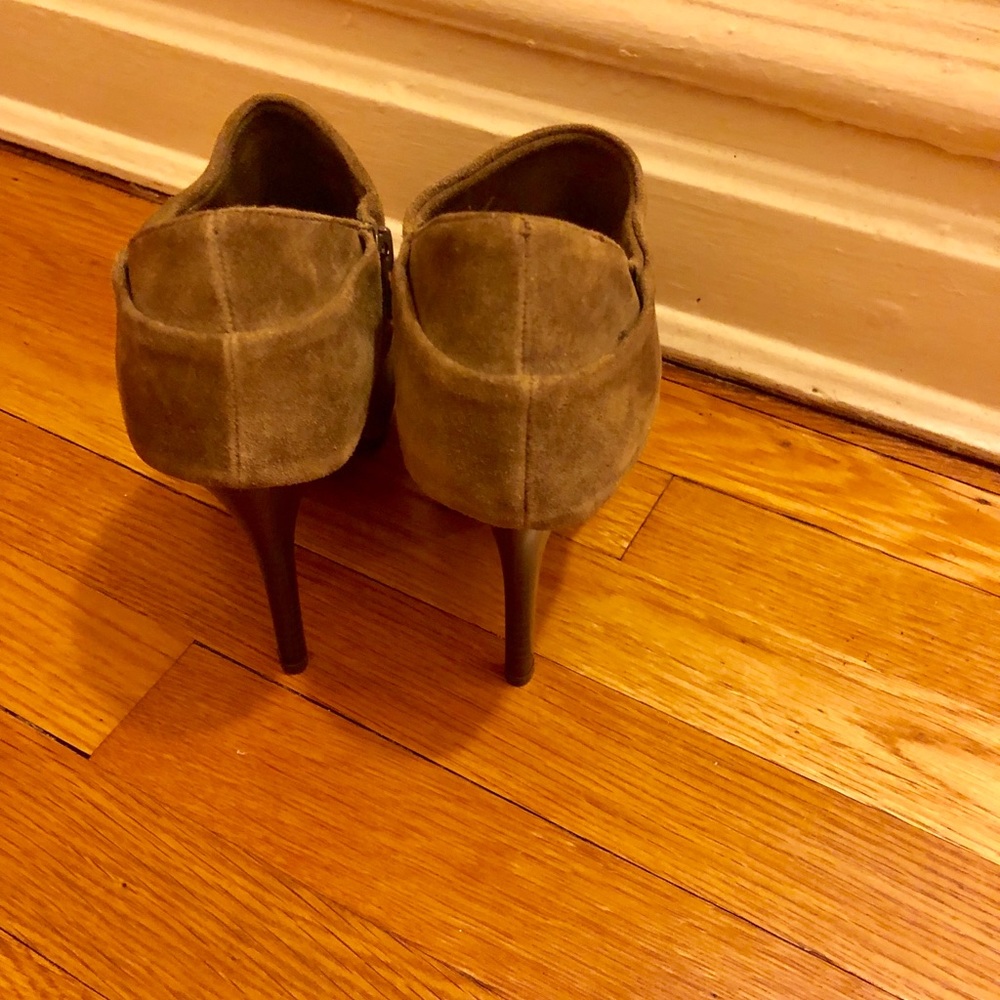 Shoes - Picture 2 of 4